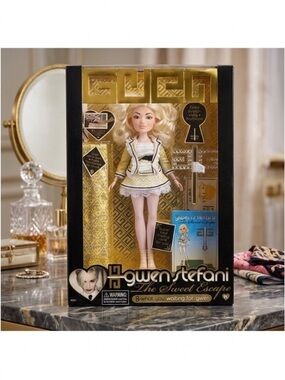 Gwen Stefani  2007 The Sweet Escape Doll - Gold & White Outfit